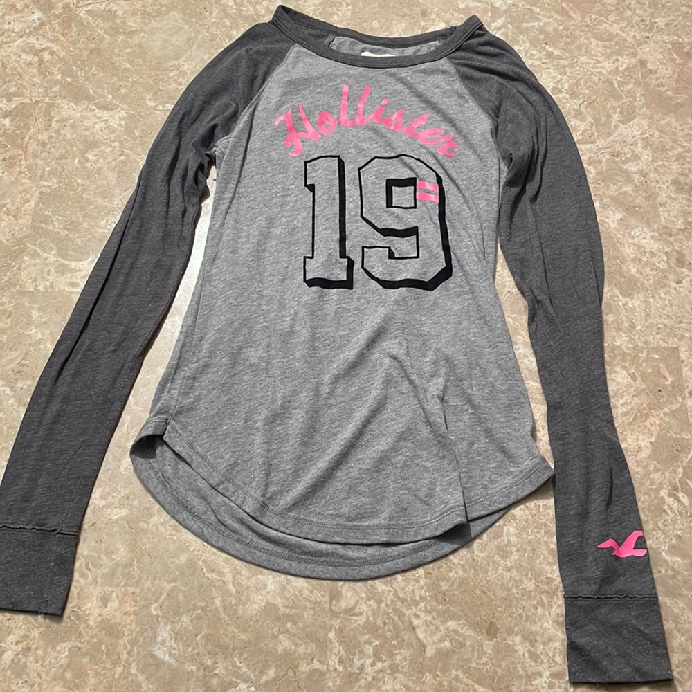 Hollister Long Sleeve T-Shirt